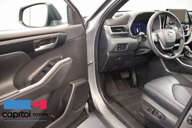 Certified 2026 Toyota Highlander XSE AWD/4WD image 9