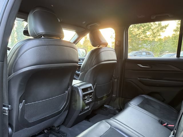 Used 2024 Jeep Grand Cherokee Altitude AWD/4WD image 12