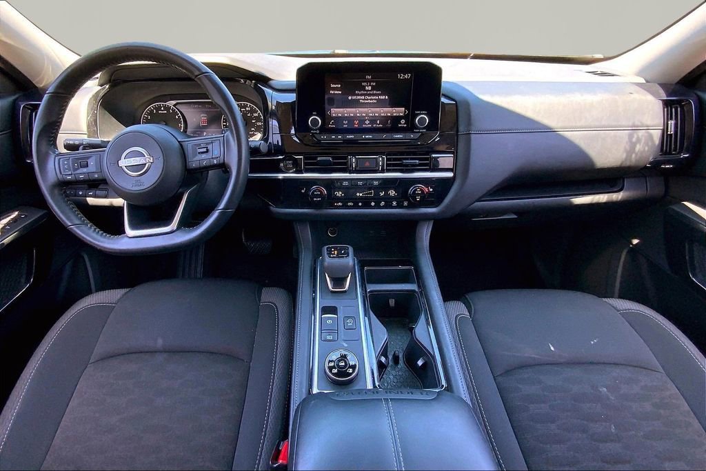 Used 2025 Nissan Pathfinder SV AWD/4WD image 7