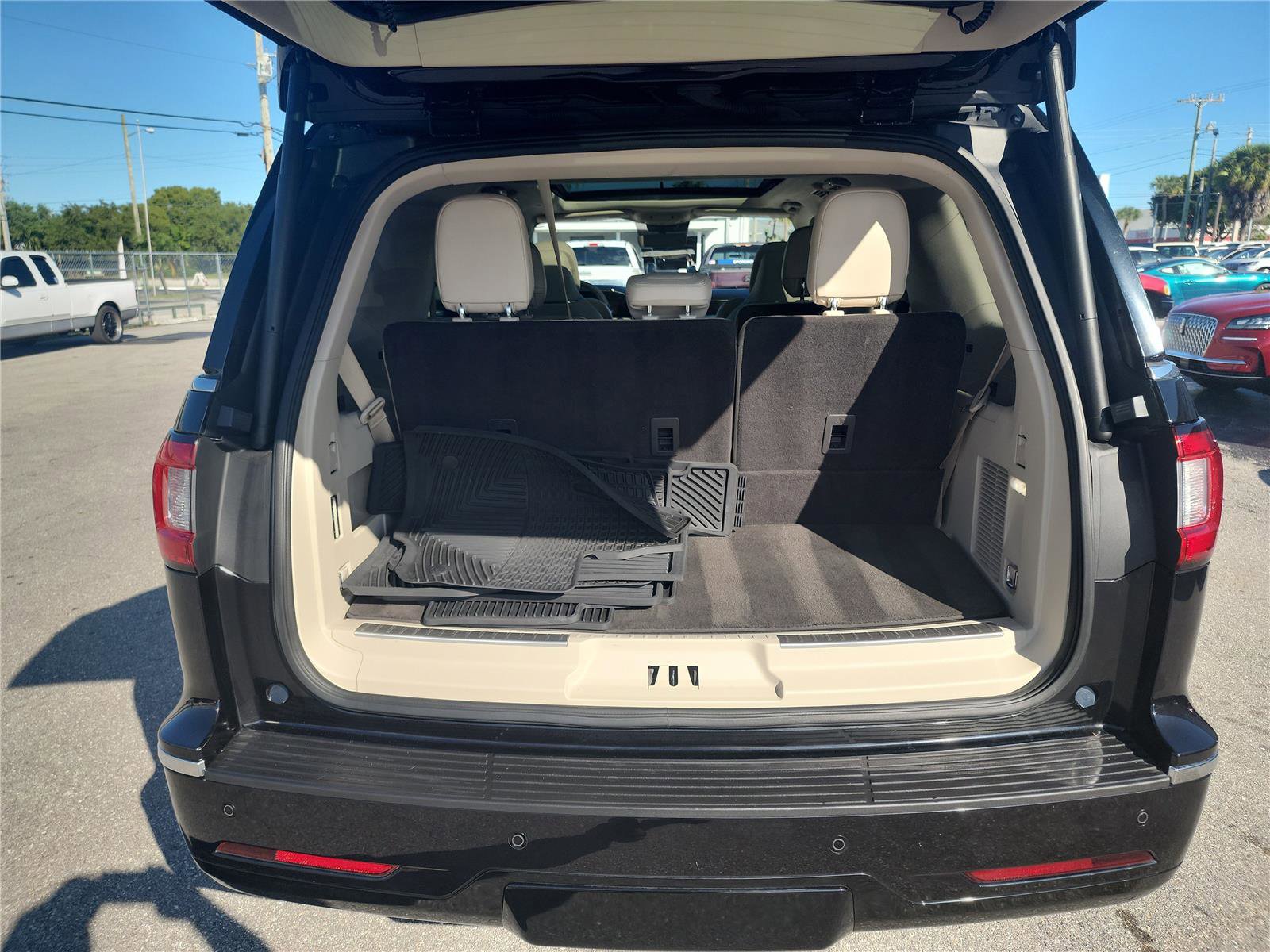 Used 2020 Lincoln Navigator Reserve w/ Luxury Package image 23