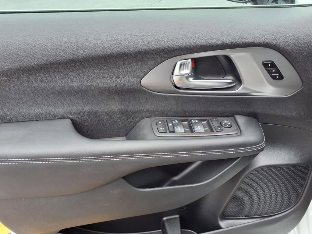 New 2026 Chrysler Pacifica Select image 8
