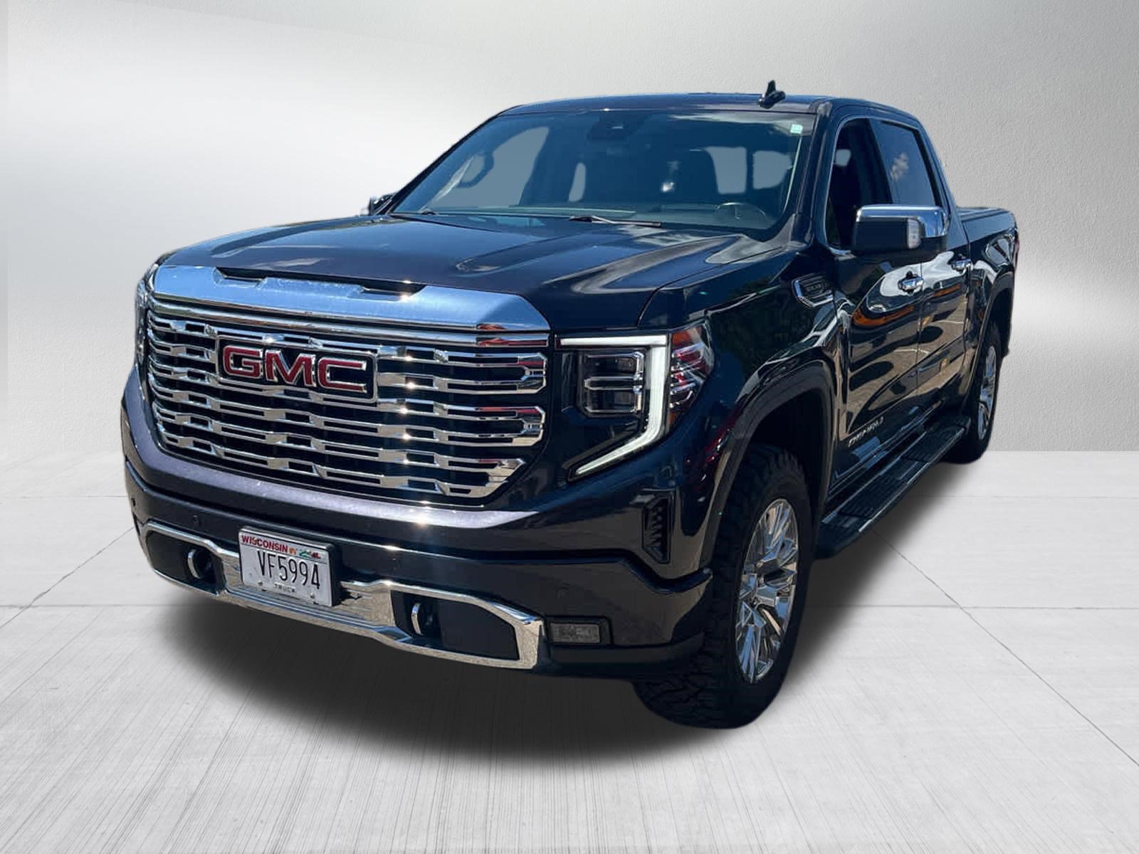 Used 2022 GMC Sierra 1500 Denali w/ Technology Package AWD/4WD image 3