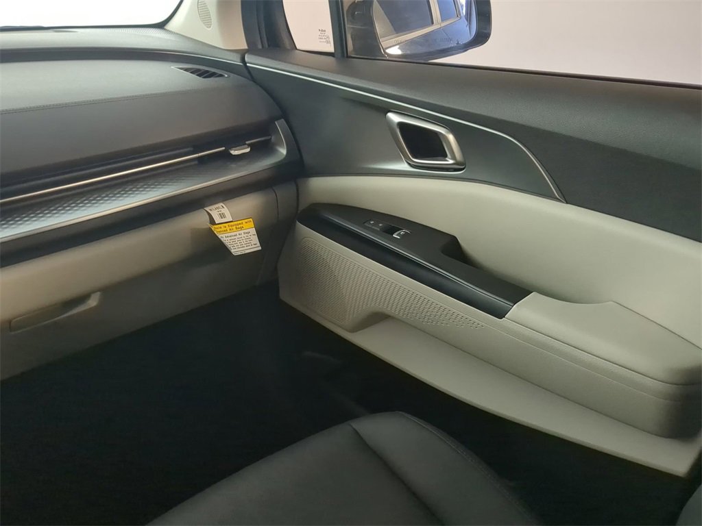 Used 2024 Kia Carnival LX image 20