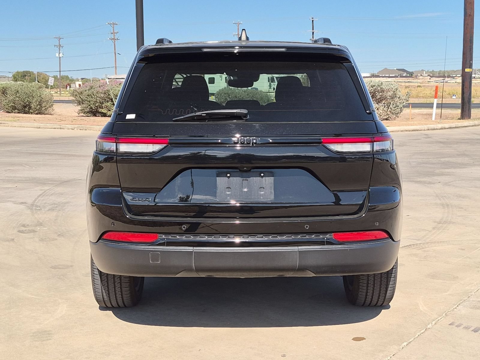Used 2023 Jeep Grand Cherokee Altitude AWD/4WD image 4