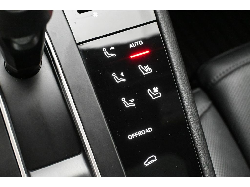 Used 2024 Porsche Macan AWD/4WD image 49
