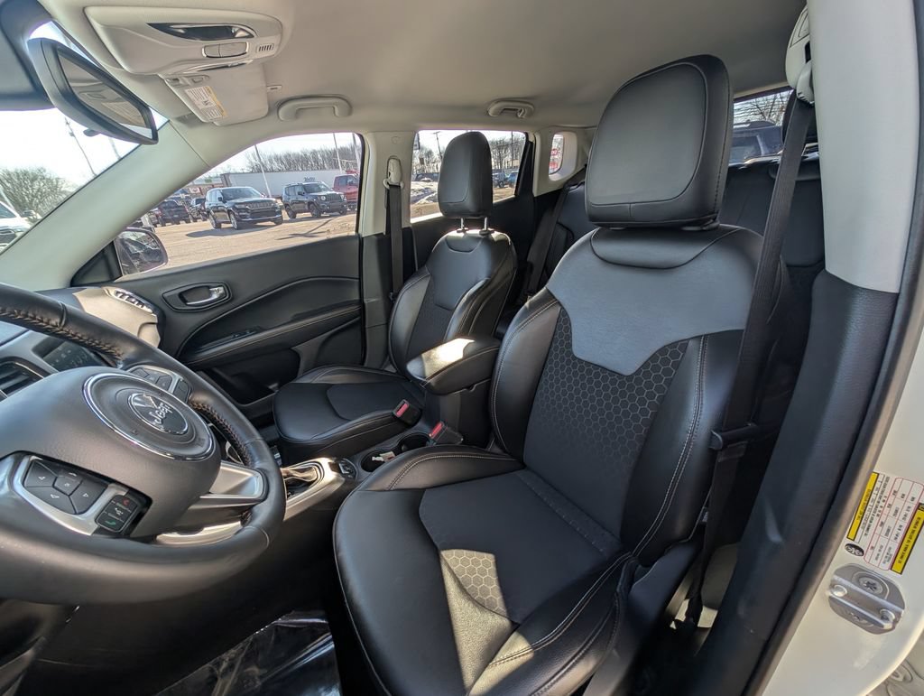 Used 2019 Jeep Compass Latitude AWD/4WD image 16