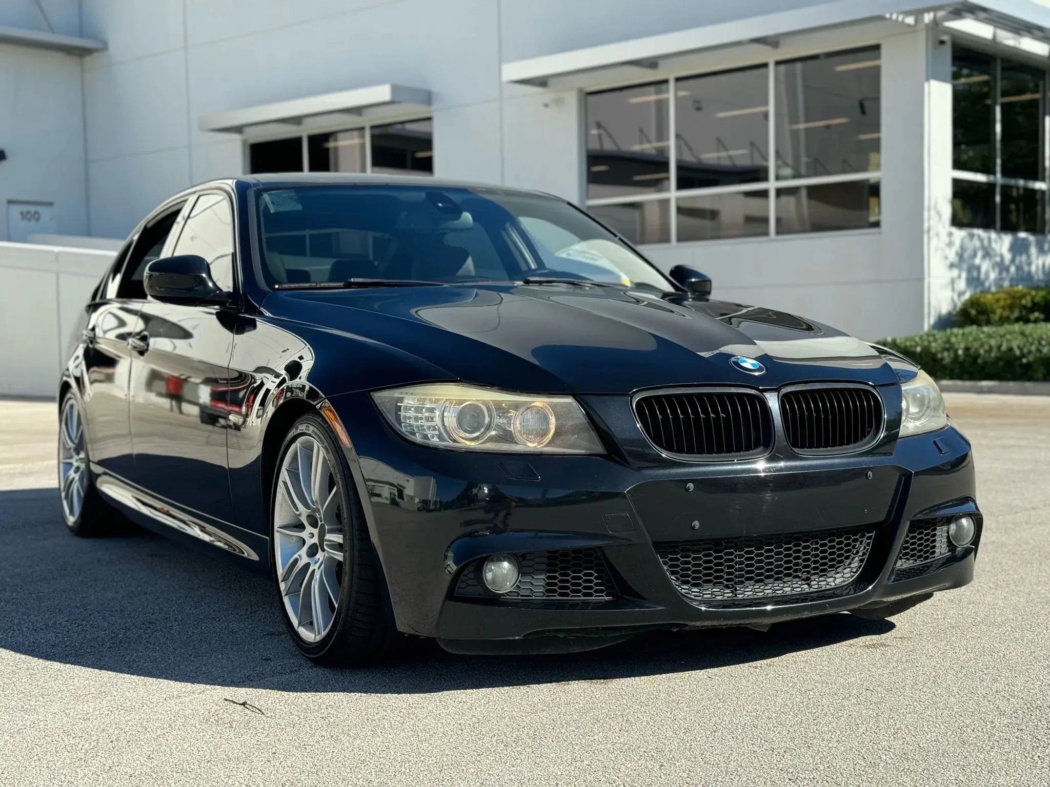 Used 2011 BMW 335i xDrive Sedan image 4