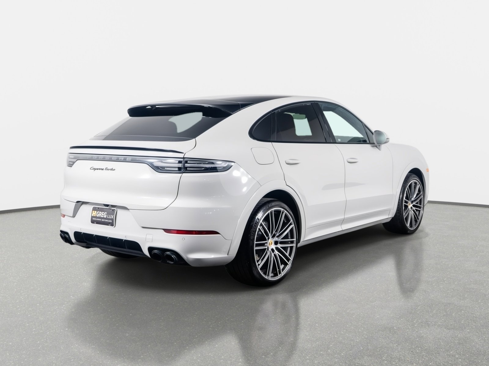 Used 2022 Porsche Cayenne Turbo image 10