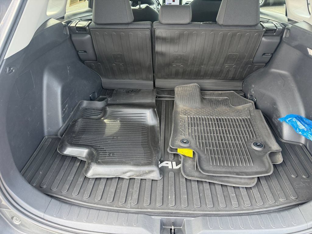 Used 2024 Toyota RAV4 LE AWD/4WD image 24