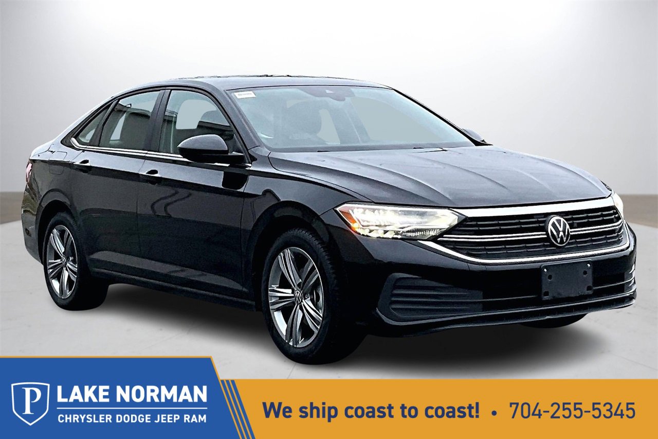 Used 2024 Volkswagen Jetta SE image 1