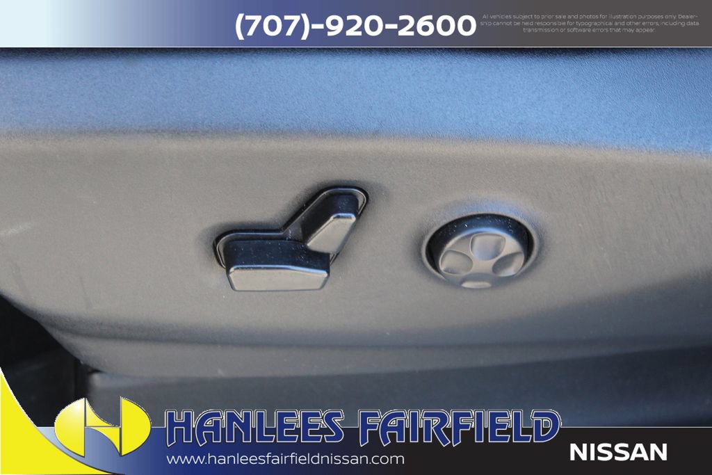 Used 2023 Chrysler Pacifica Touring-L FWD image 13