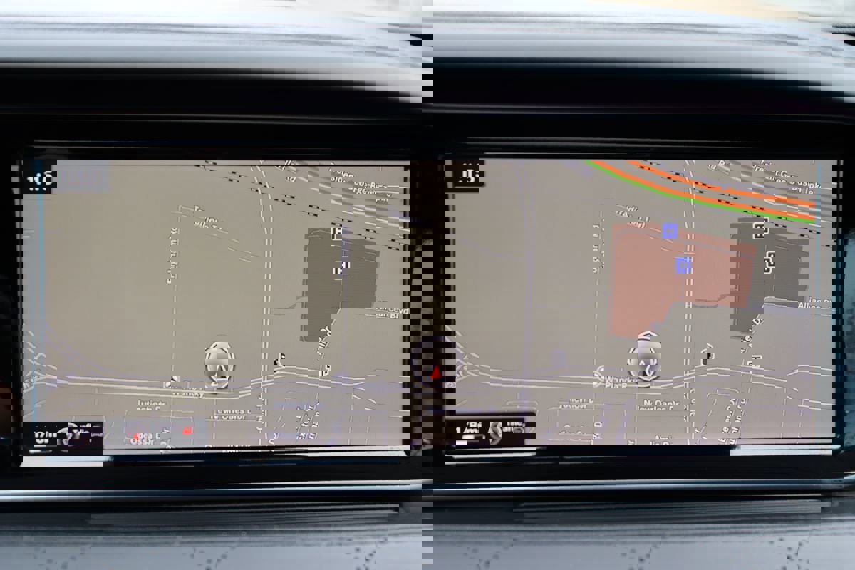 Used 2015 Mercedes-Benz S 63 AMG 4MATIC Sedan w/ Driver Assistance Package image 33