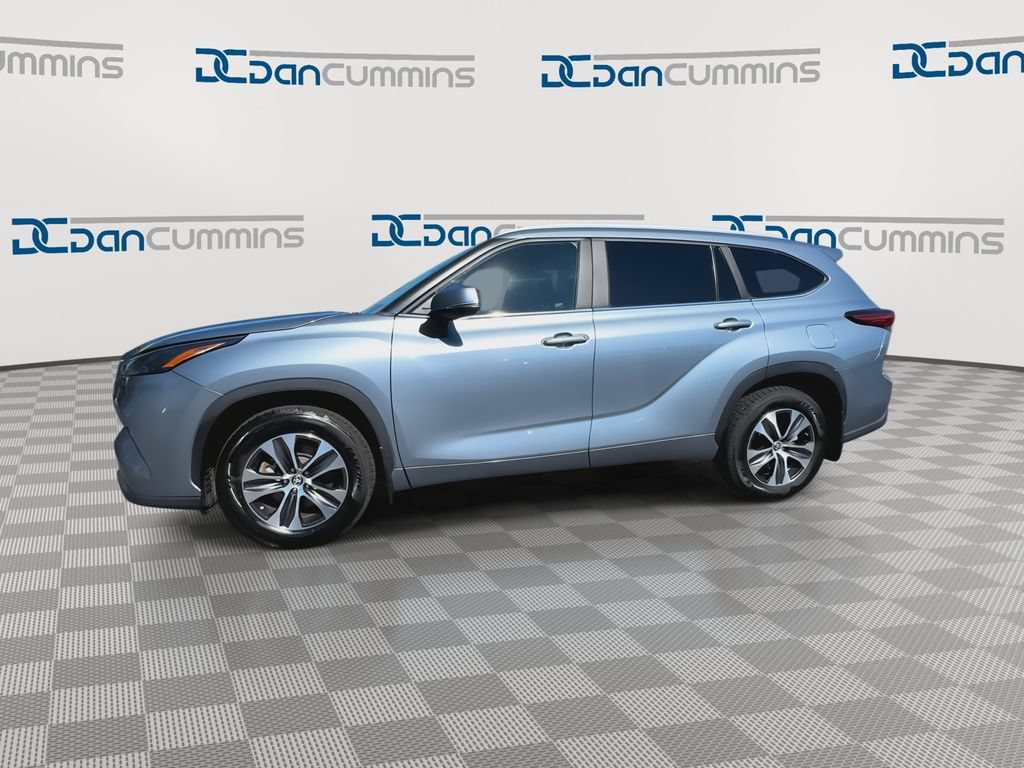 Used 2023 Toyota Highlander XLE AWD/4WD image 5