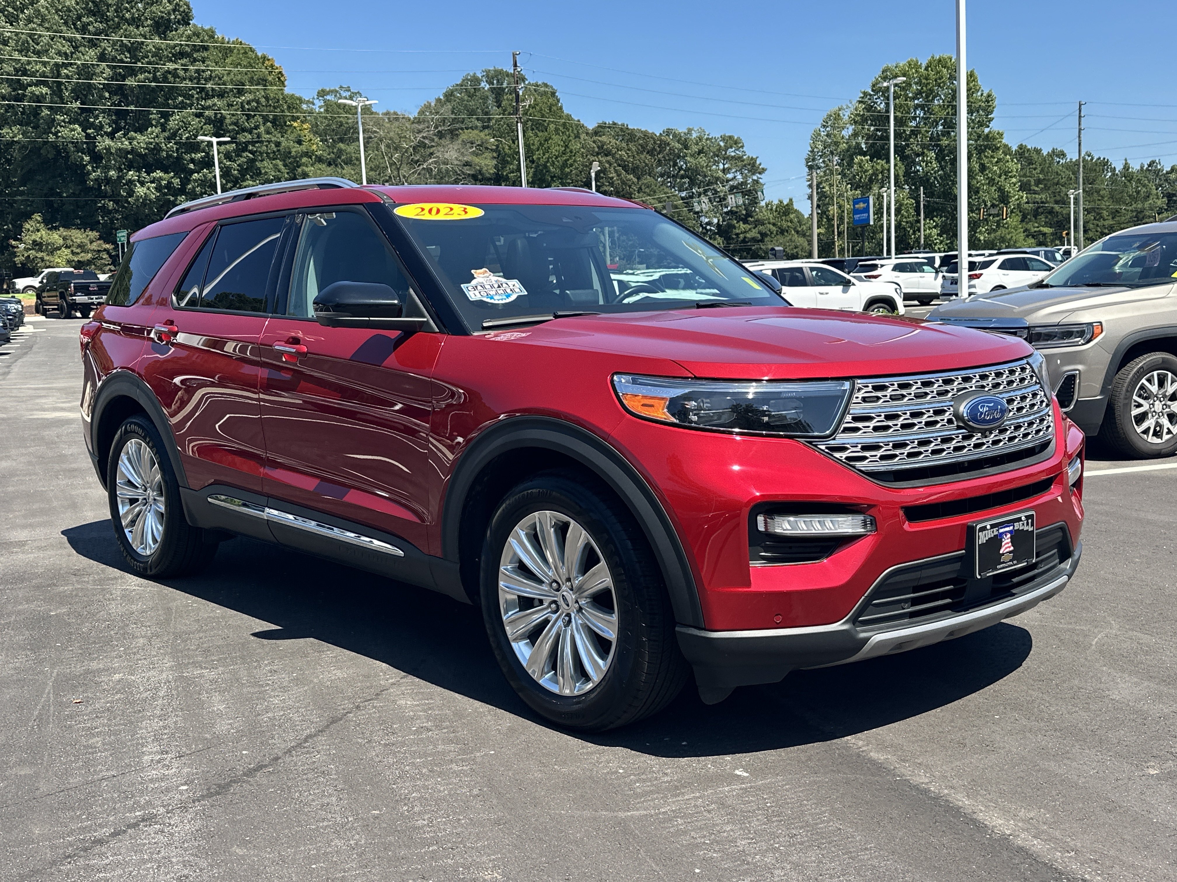 Used 2023 Ford Explorer Limited w/ Limited Technology Package RWD image 2