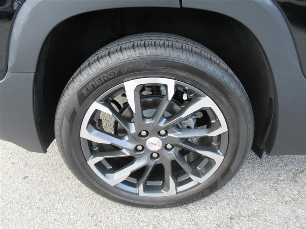 Used 2023 GMC Terrain SLT w/ Infotainment Package II FWD image 8