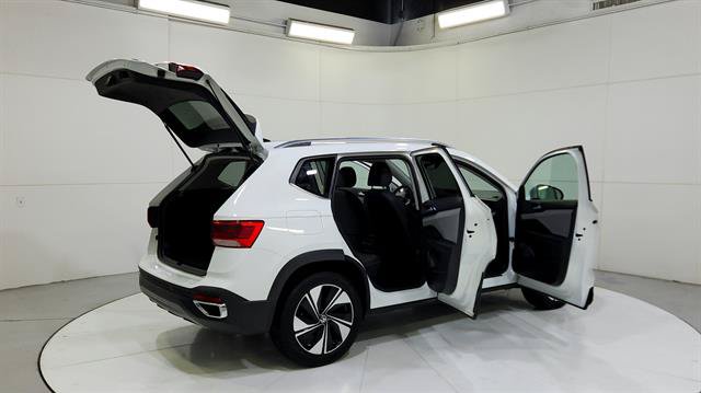 Used 2024 Volkswagen Taos SE AWD/4WD image 32