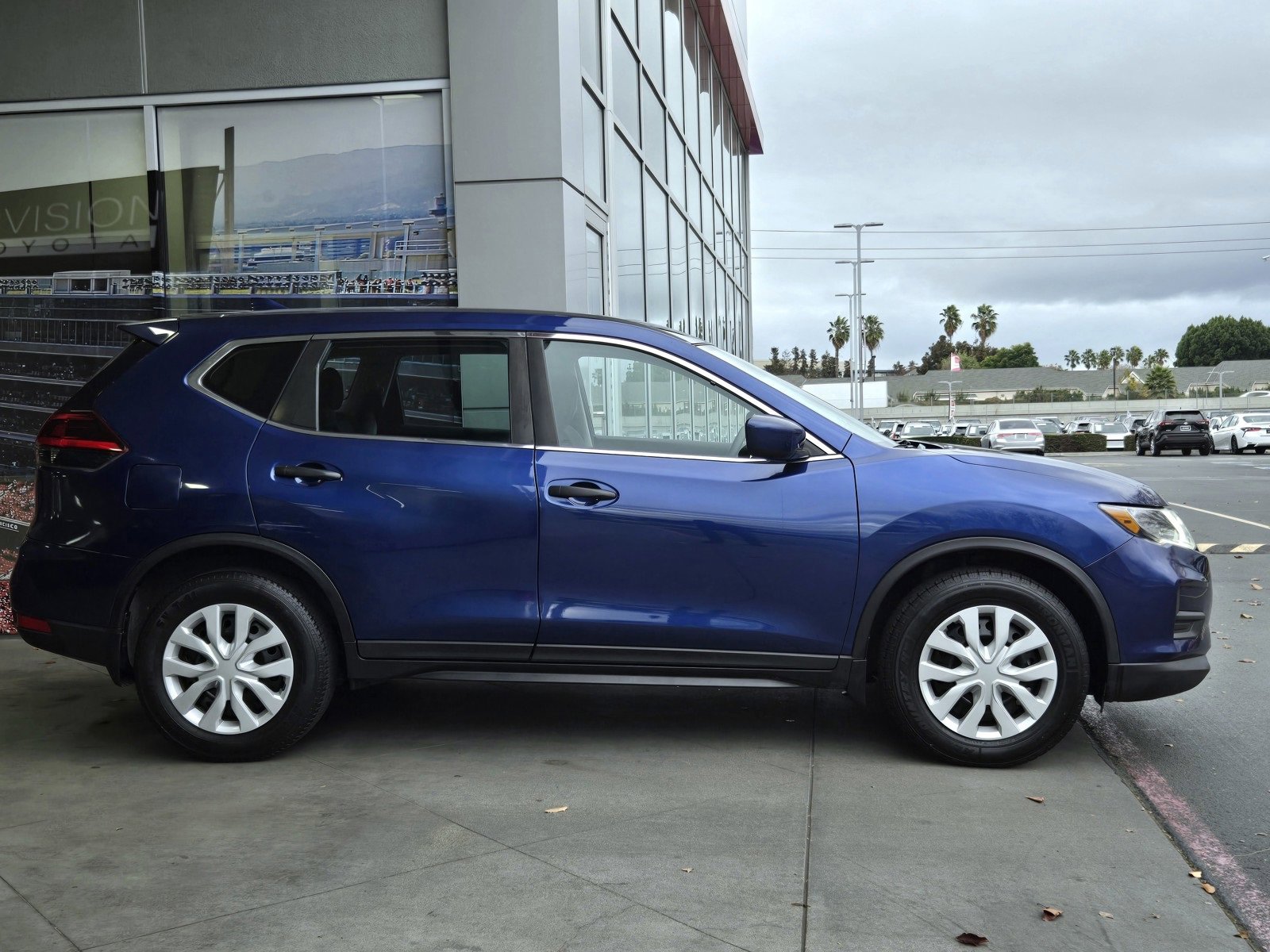 Used 2020 Nissan Rogue S image 4
