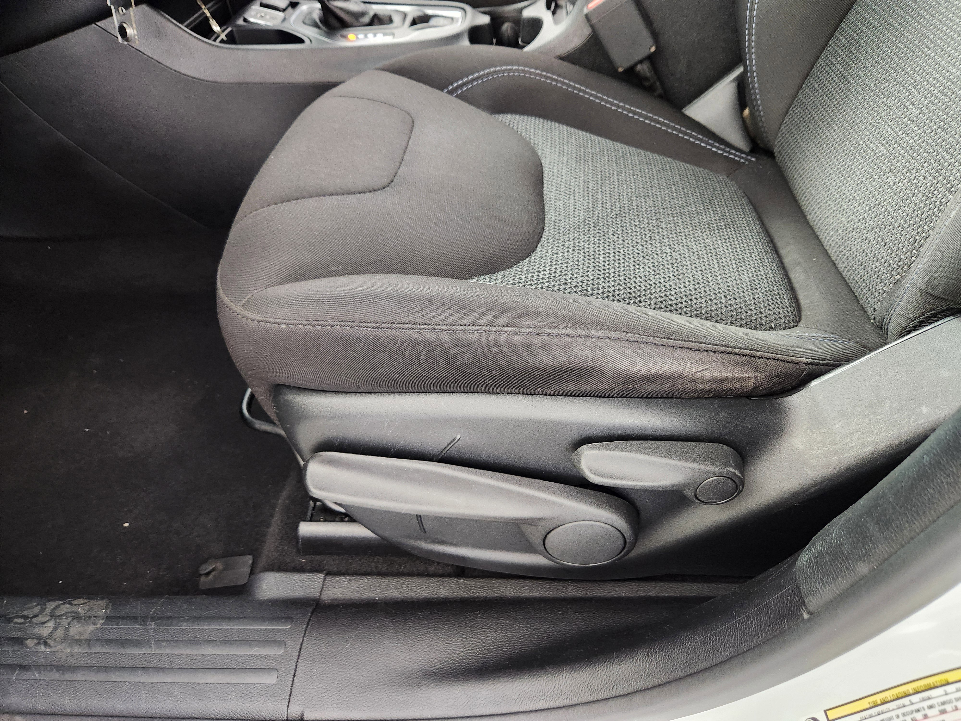 Used 2019 Jeep Cherokee Latitude w/ Popular Appearance Group FWD image 13
