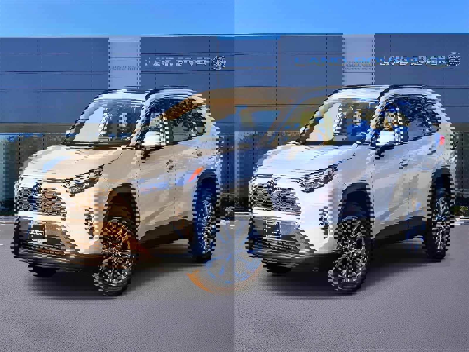 Used 2023 Toyota RAV4 XLE Premium image 1