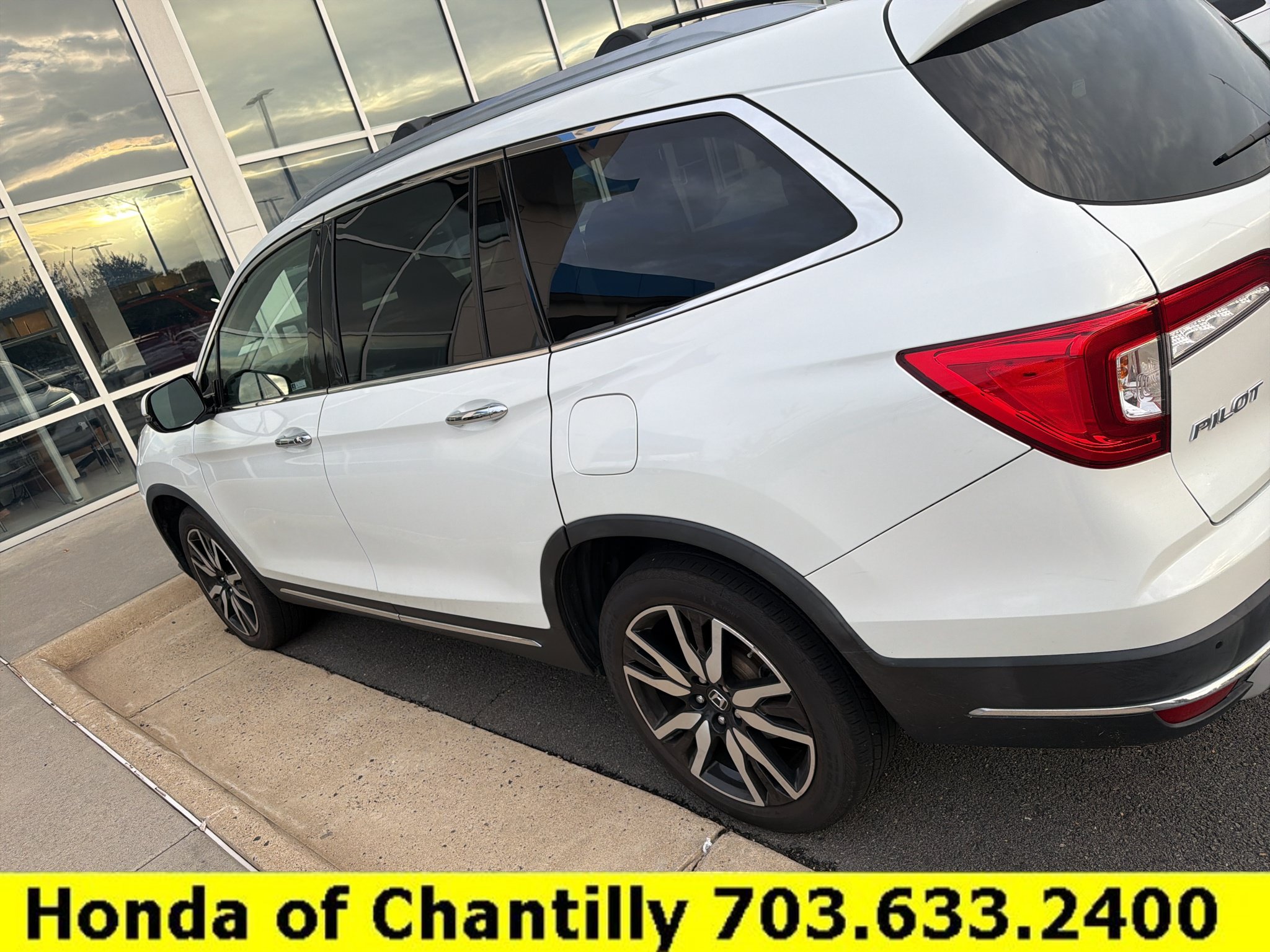 Certified 2020 Honda Pilot Elite image 3