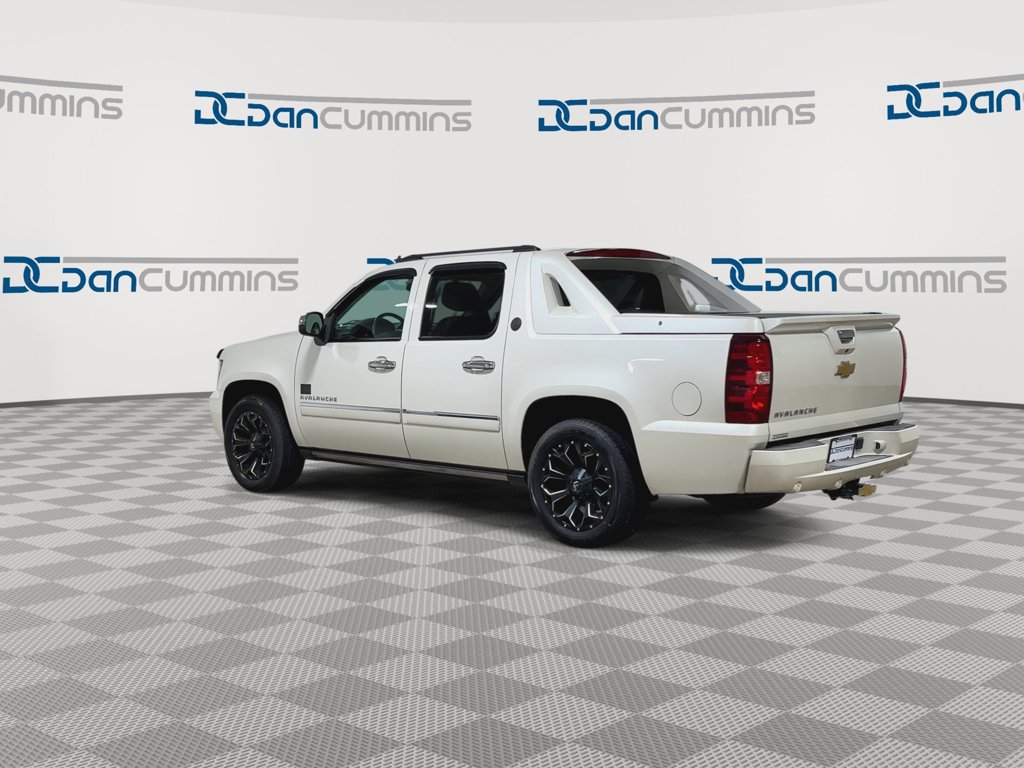Used 2013 Chevrolet Avalanche LTZ AWD/4WD image 6