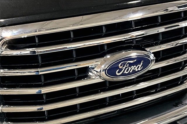 Used 2015 Ford F150 XLT w/ Equipment Group 302A Luxury image 31