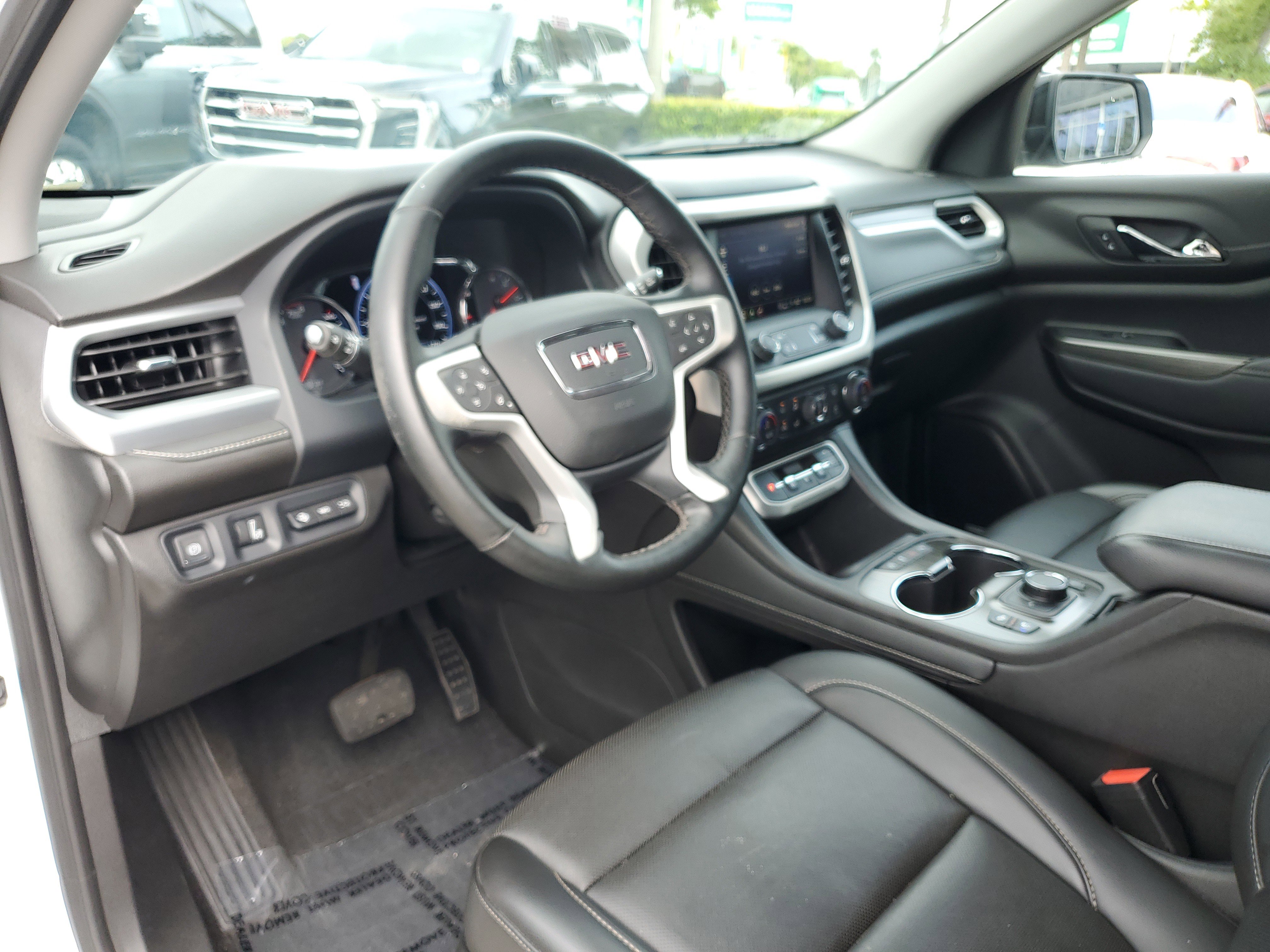 Used 2023 GMC Acadia SLT w/ Elevation Edition image 9