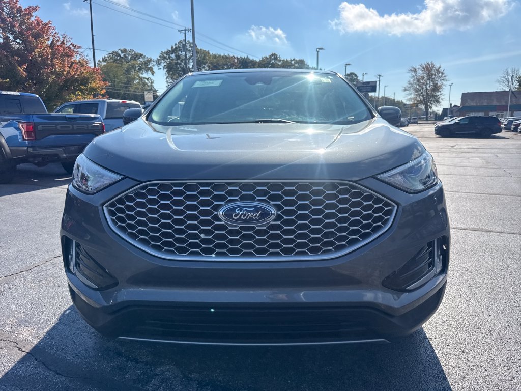 Used 2024 Ford Edge SEL w/ Convenience Package AWD/4WD image 3