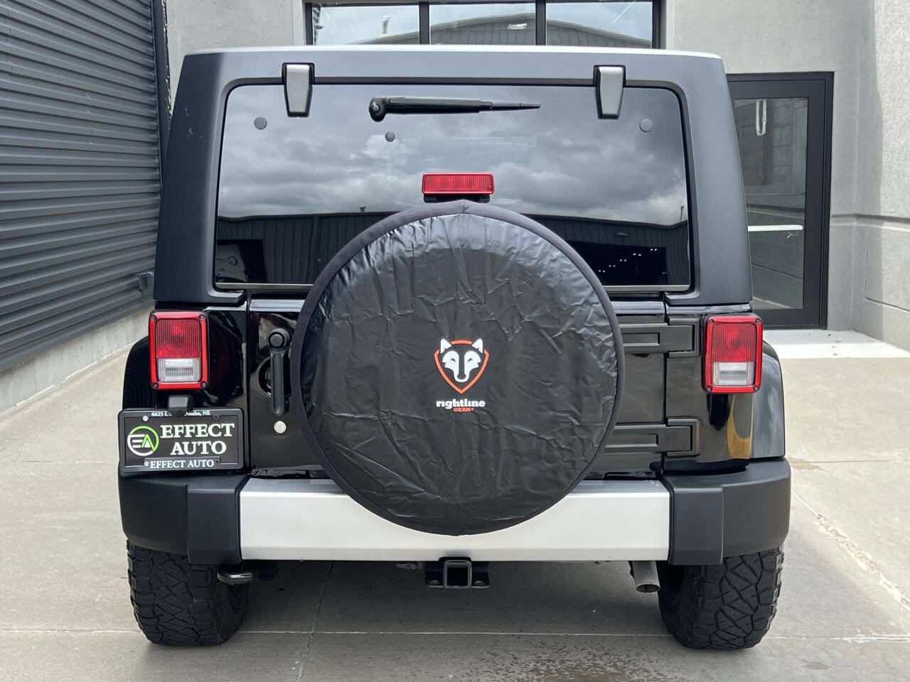 Used 2015 Jeep Wrangler Unlimited Sahara w/ Connectivity Group image 13