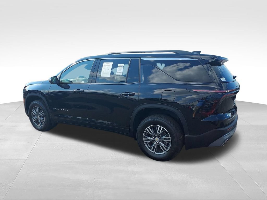 Used 2025 Chevrolet Traverse LT w/ Driver Confidence Package AWD/4WD image 3