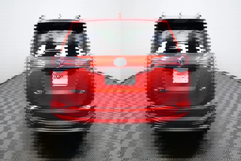 Used 2017 Toyota RAV4 XLE image 8