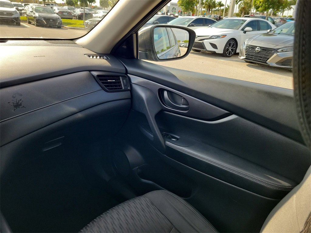Used 2020 Nissan Rogue S image 17