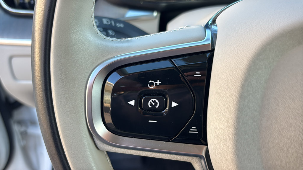 Certified 2024 Volvo XC60 B5 Plus w/ Protection Package Premier AWD/4WD image 18
