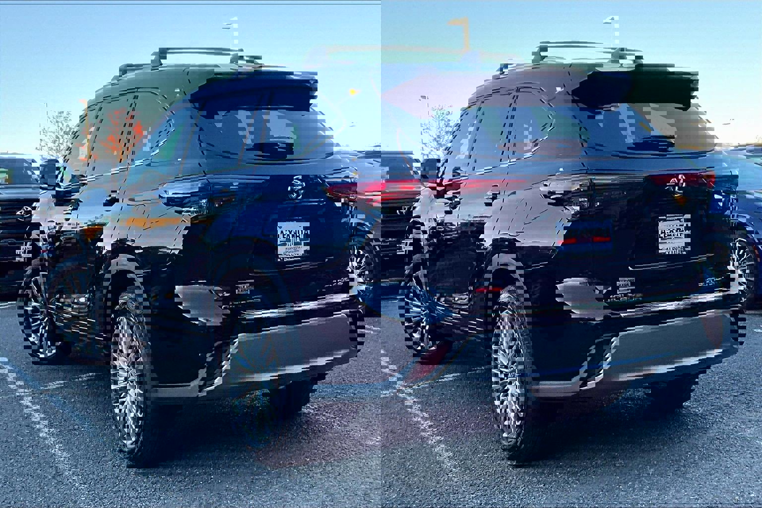 Used 2023 Toyota Highlander Platinum image 11