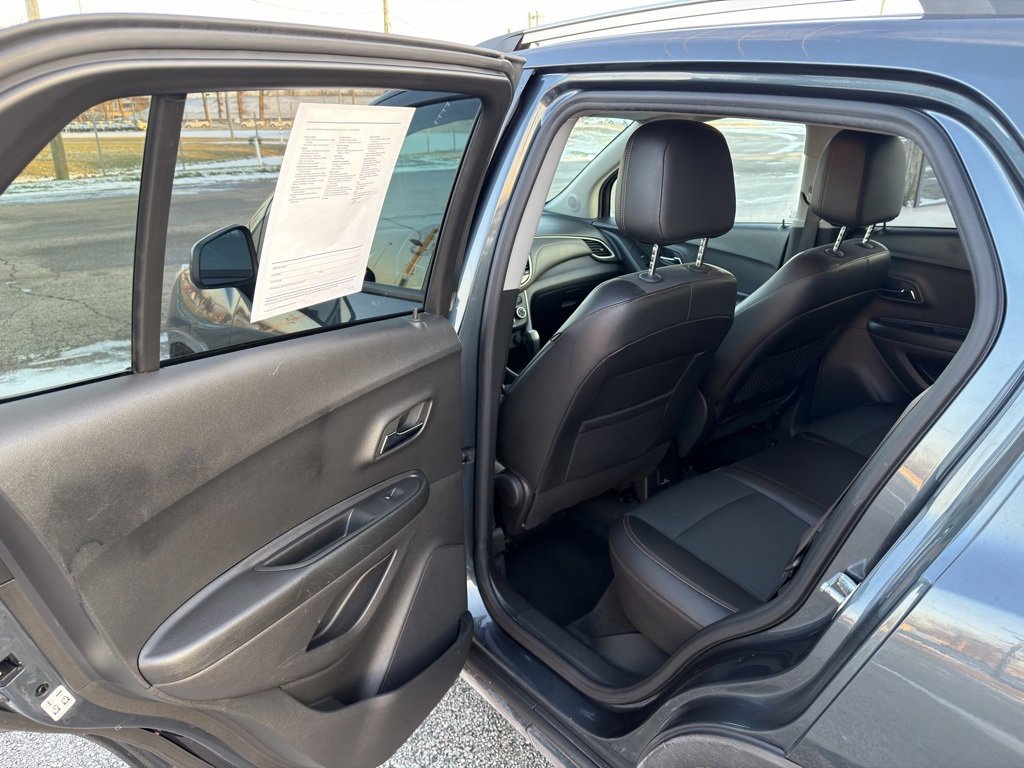 Used 2021 Chevrolet Trax LT w/ LT Convenience Package image 26