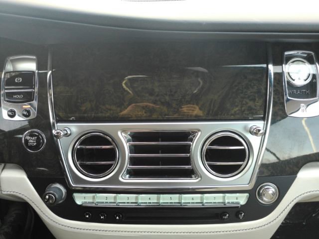 Used 2014 Rolls-Royce Wraith image 47