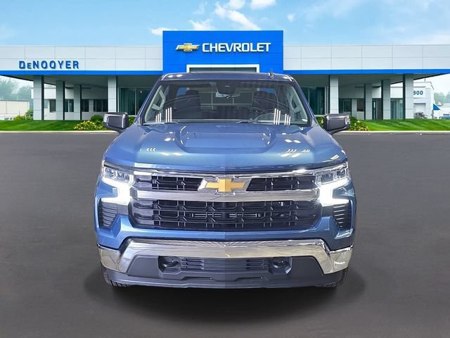 Used 2024 Chevrolet Silverado 1500 LT AWD/4WD image 4