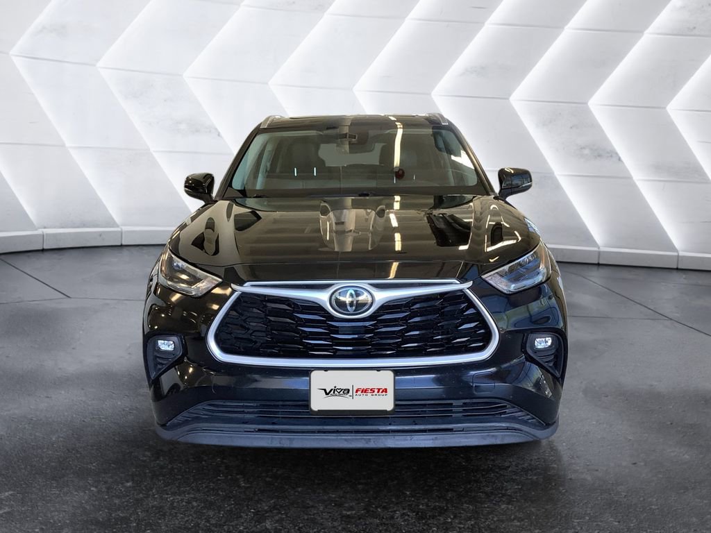 Used 2021 Toyota Highlander XLE image 2
