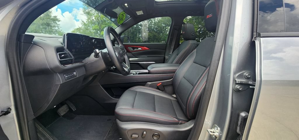 Used 2025 Chevrolet Traverse Z71 w/ LPO, Floor Liner Package AWD/4WD image 15