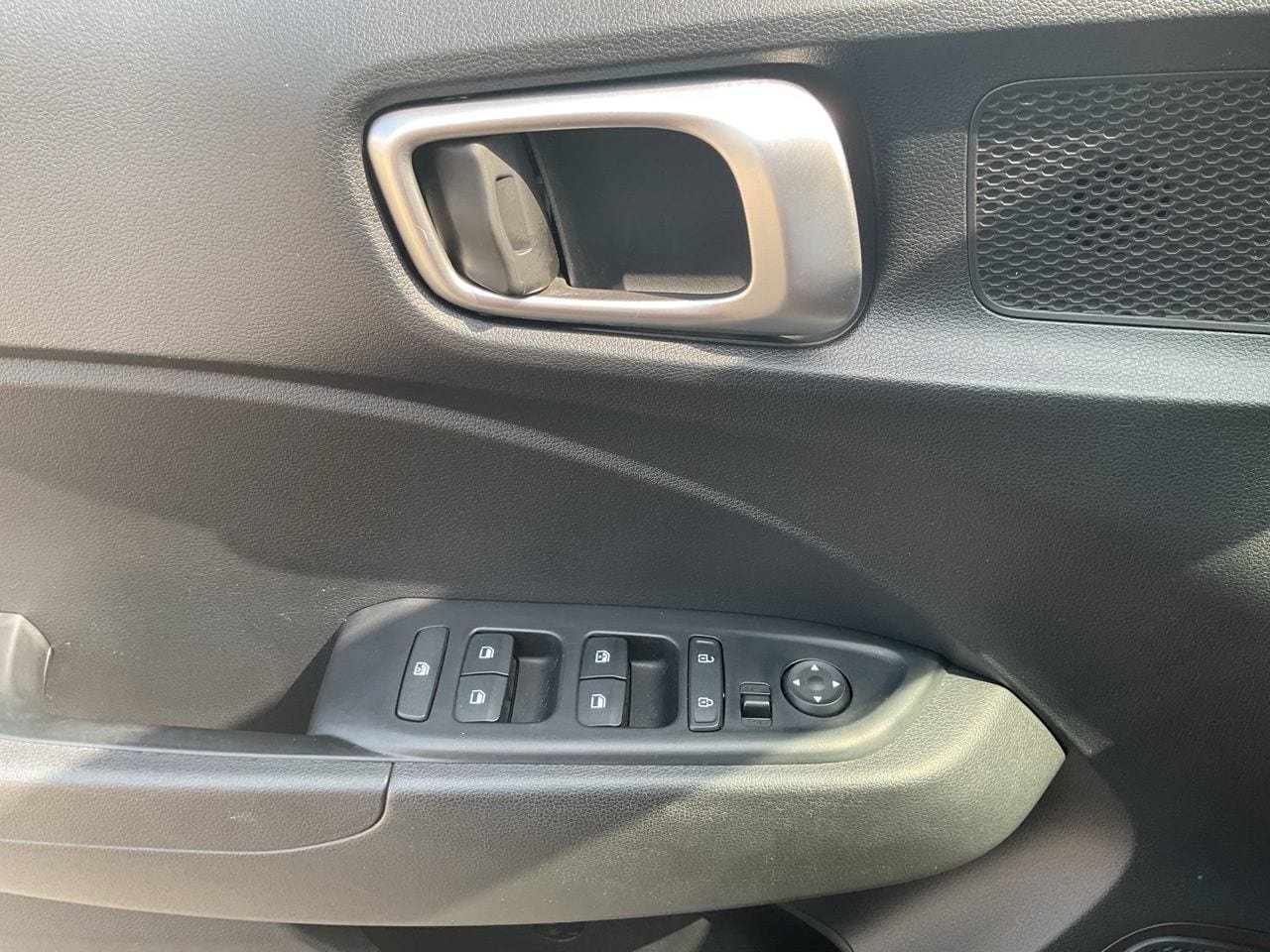 Used 2025 Hyundai Venue SEL FWD image 22
