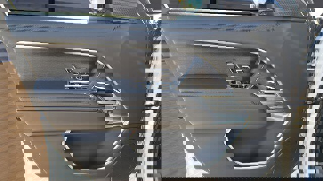 Used 2024 Land Rover Range Rover Long Wheelbase SE image 23