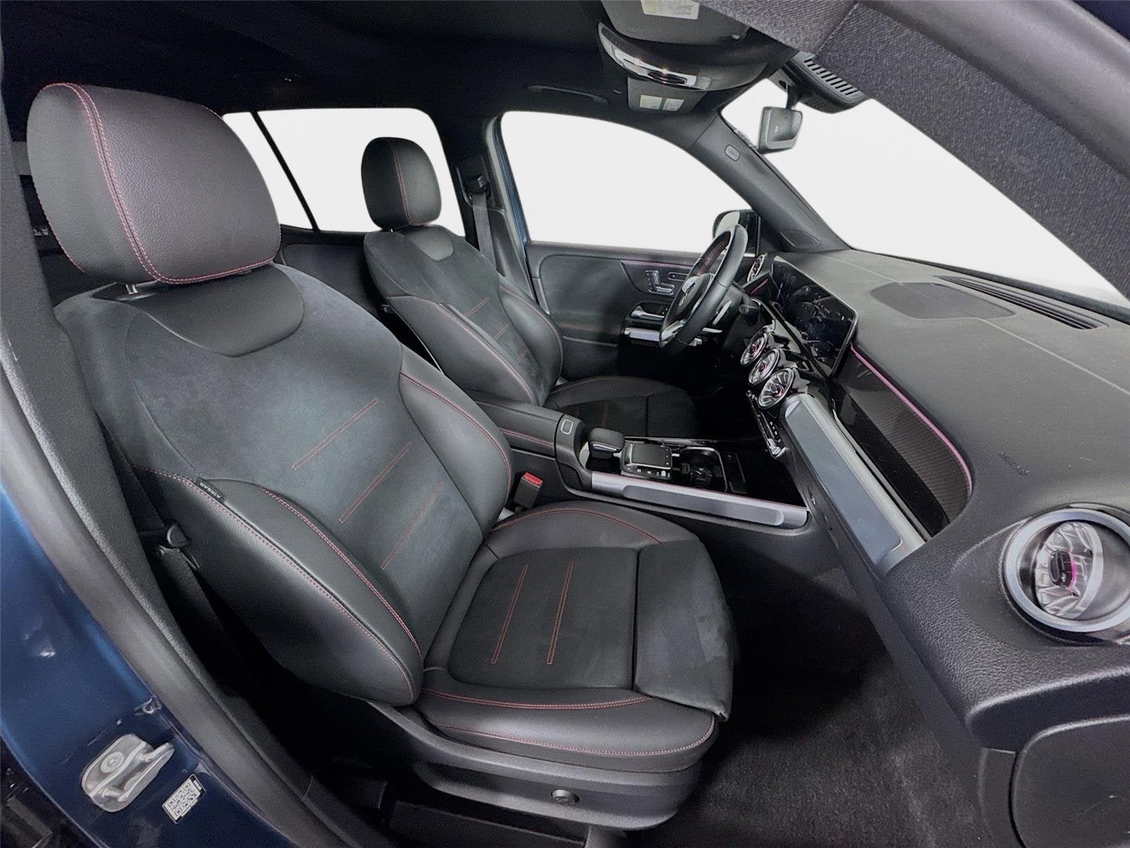 Used 2023 Mercedes-Benz GLB 250 w/ AMG Line image 29