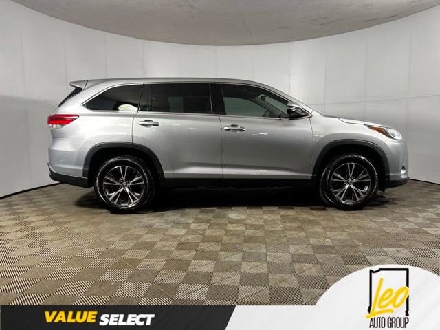Used 2019 Toyota Highlander LE FWD image 5
