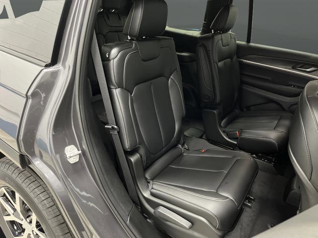 New 2025 Jeep Grand Cherokee L Limited w/ Trailer Tow Package image 31