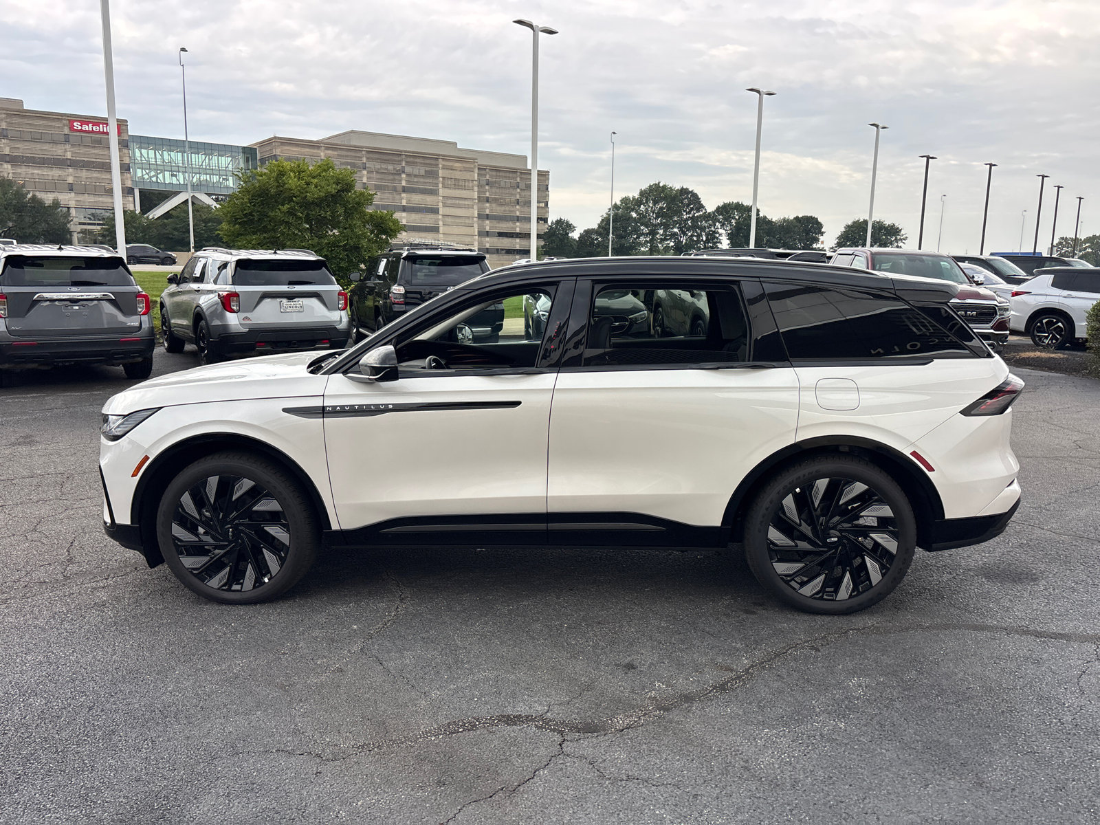 New 2026 Lincoln Nautilus Reserve AWD/4WD image 4
