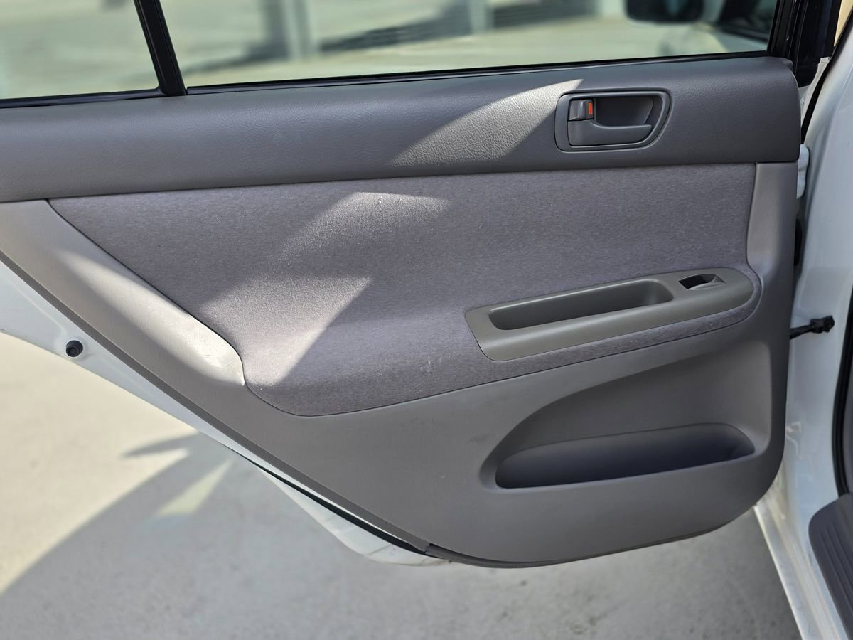 Used 2004 Toyota Camry LE image 19