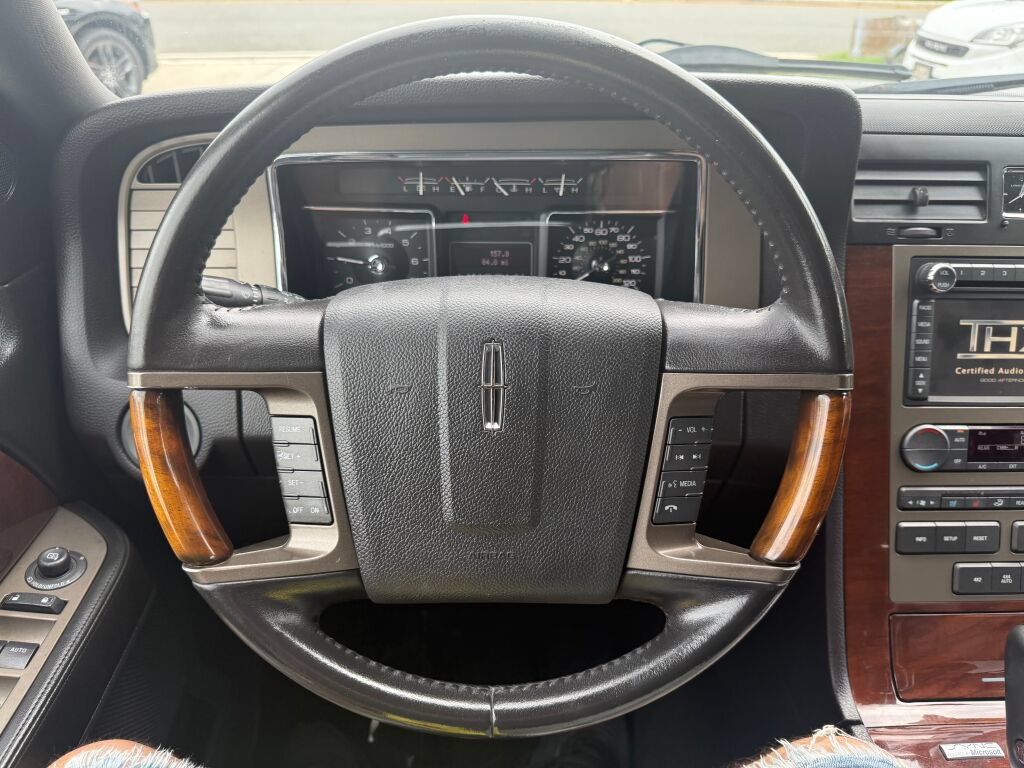 Used 2014 Lincoln Navigator 4WD image 12