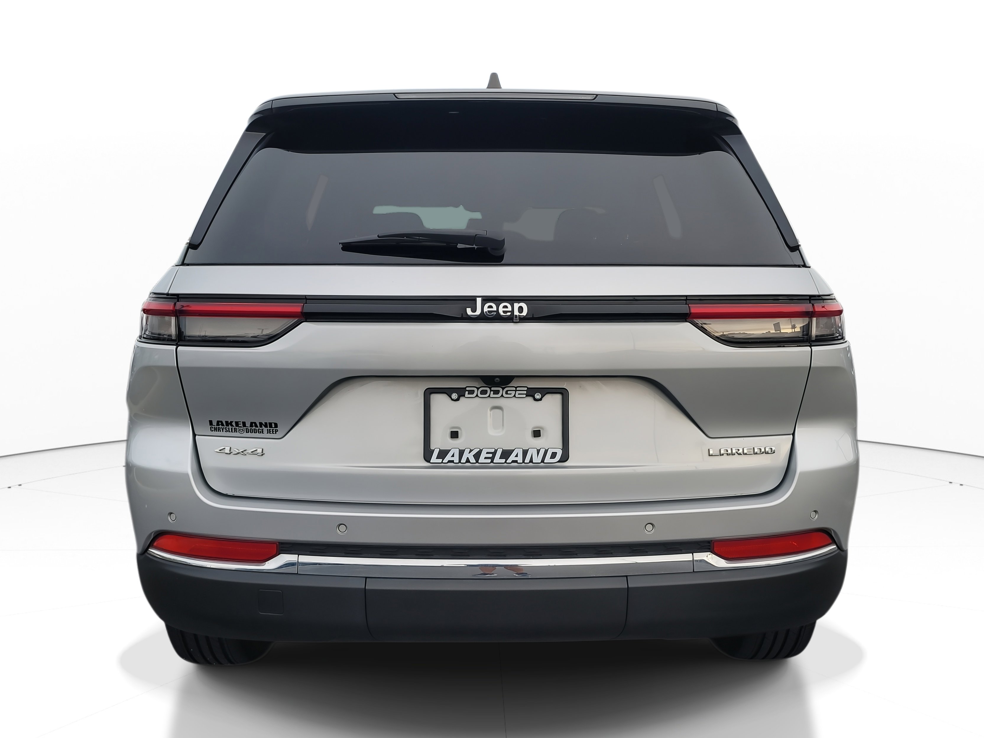 Used 2024 Jeep Grand Cherokee Laredo image 5