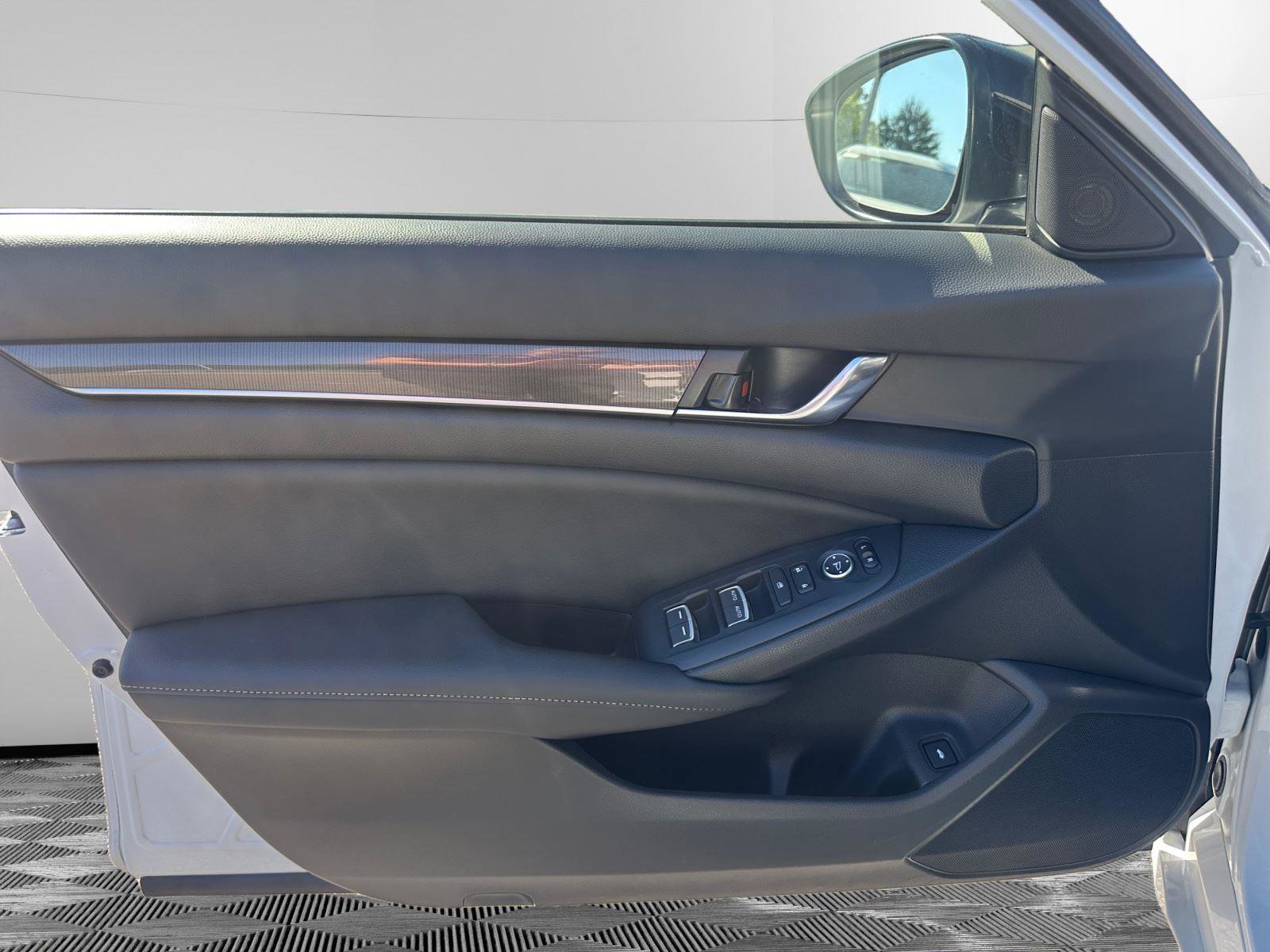 Used 2022 Honda Accord Sport image 12
