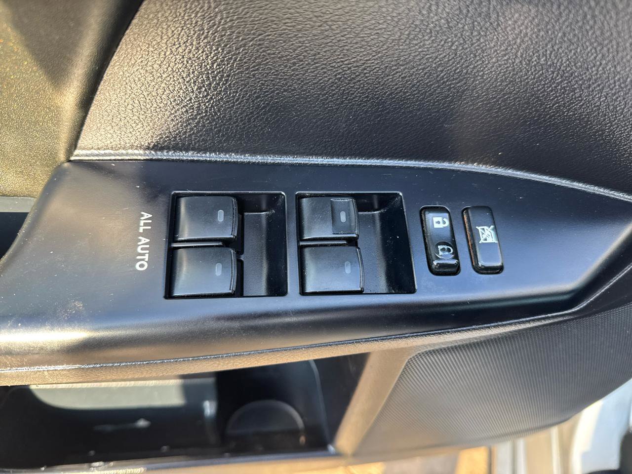Used 2013 Lexus CT 200h Base w/ F Sport Pkg w/Nuluxe Trim FWD image 10